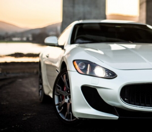 Глубокая химчистка салона с безопасной обработкой поверхностей